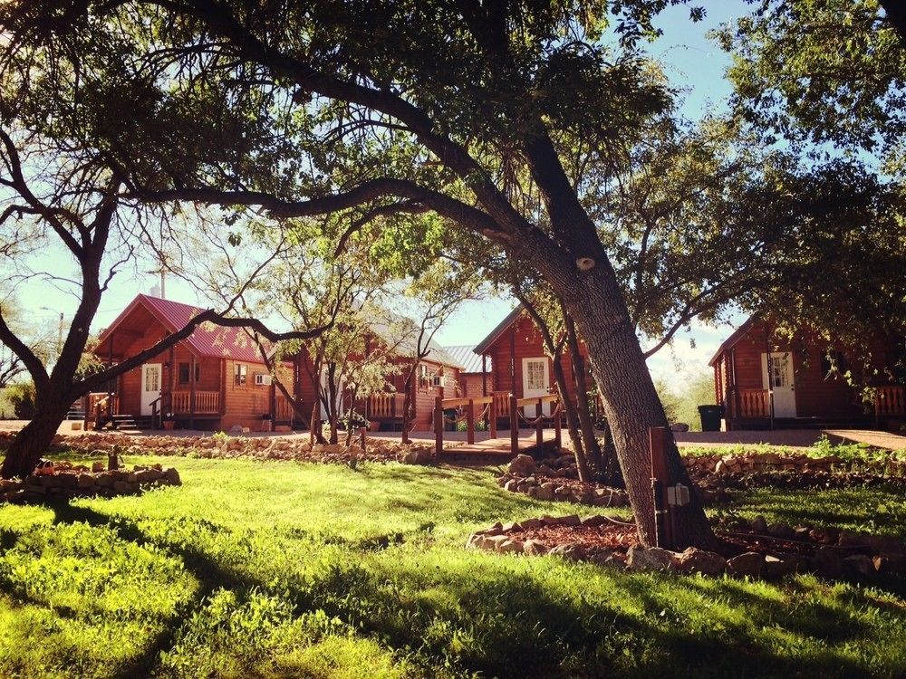 Hotel Katie'S Cozy Cabins Tombstone Esterno foto